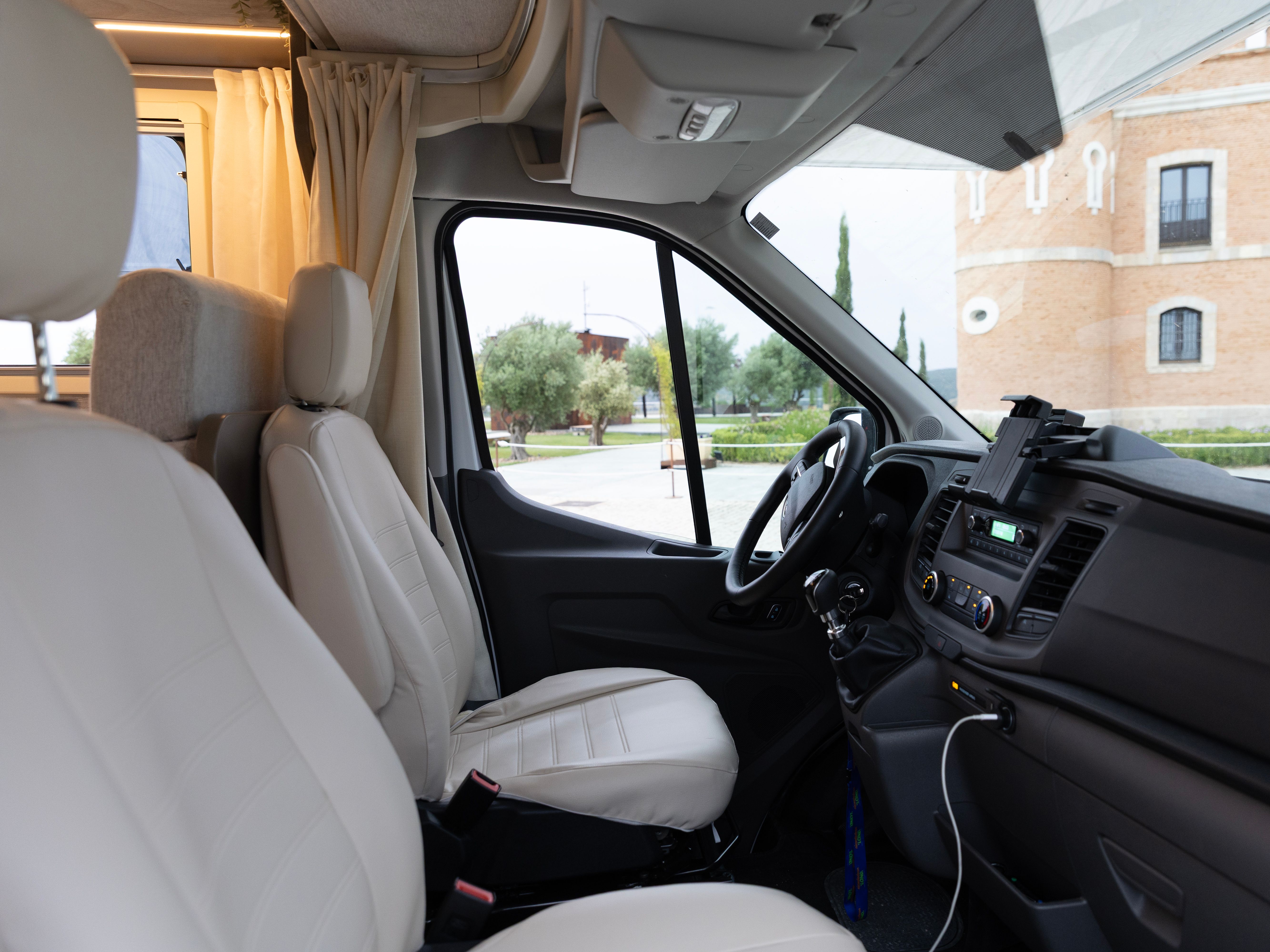 Comedor y salón de la autocaravana